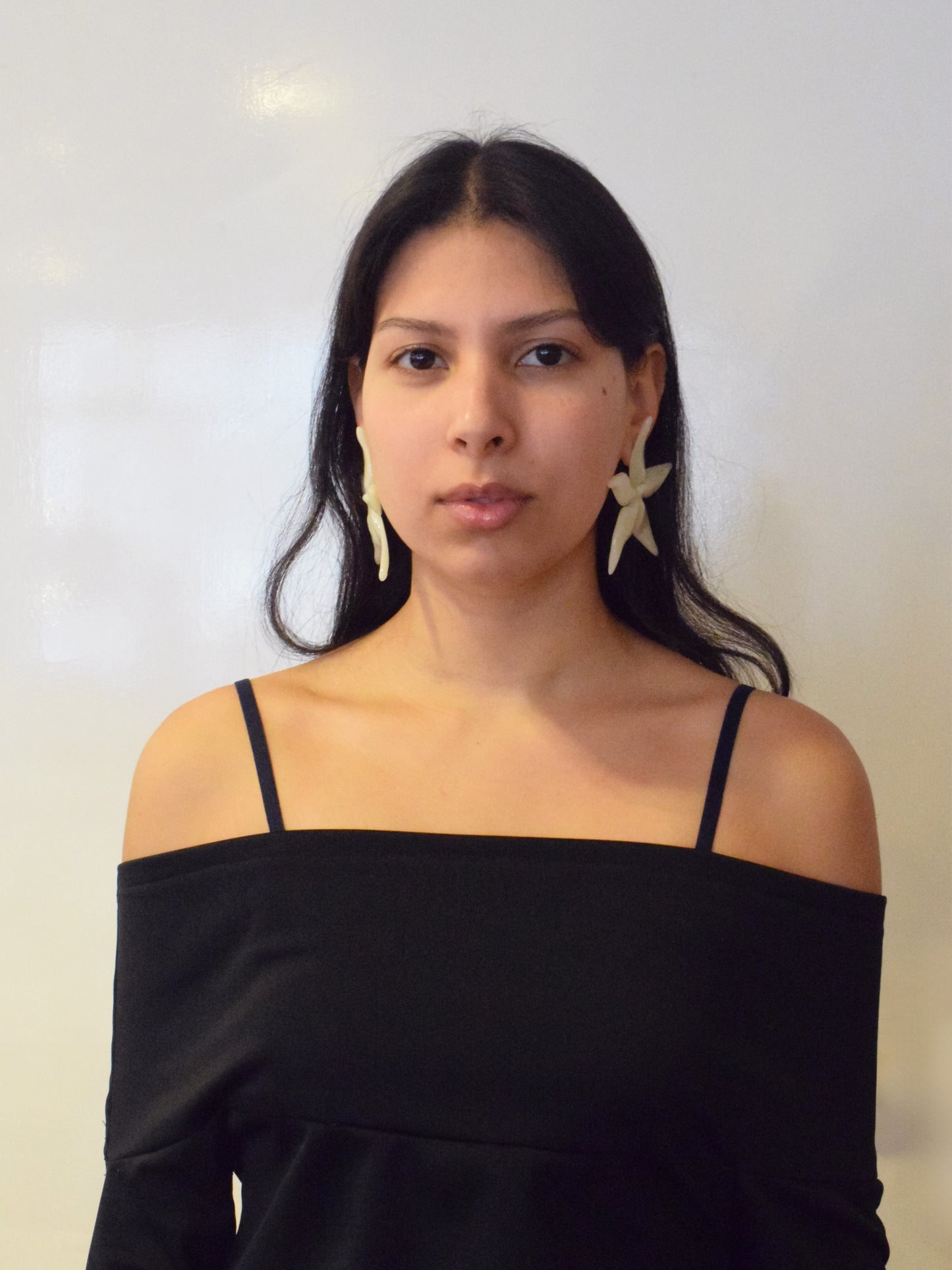 WHITE FLOWER EARRINGS