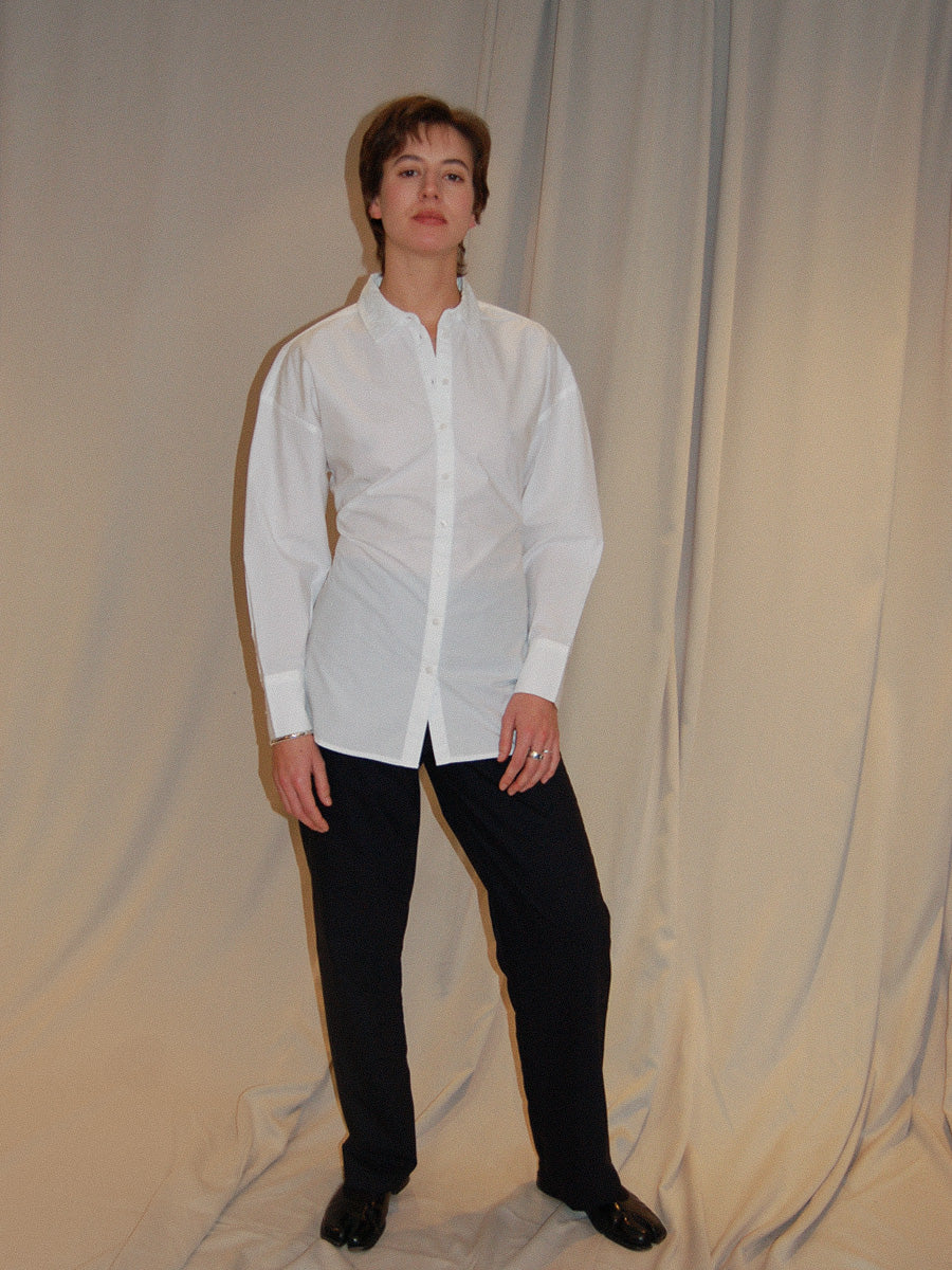 WHITE SHIRT WITH OPEN BACK