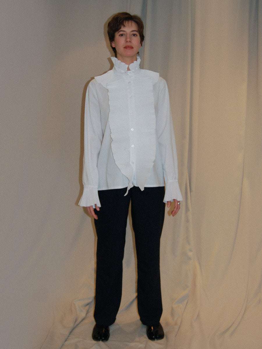 WHITE BLOUSE WITH FRILLS